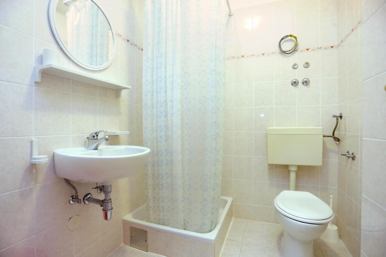 Family Friendly Seaside Apartments Razanj, Rogoznica - 10373 Zewnętrze zdjęcie